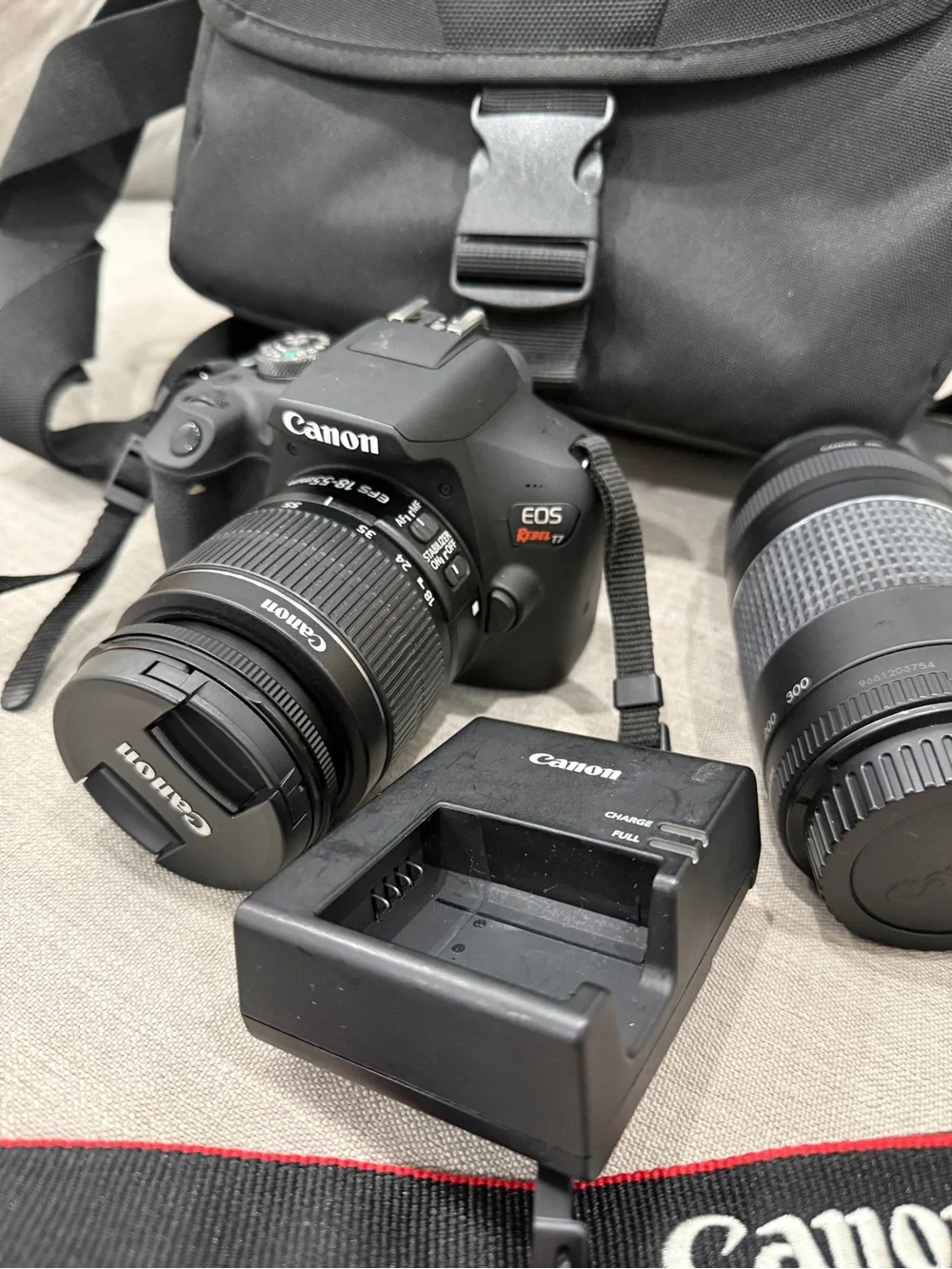 Canon EOS Rebel T6 DSLR Camera Kit in Black